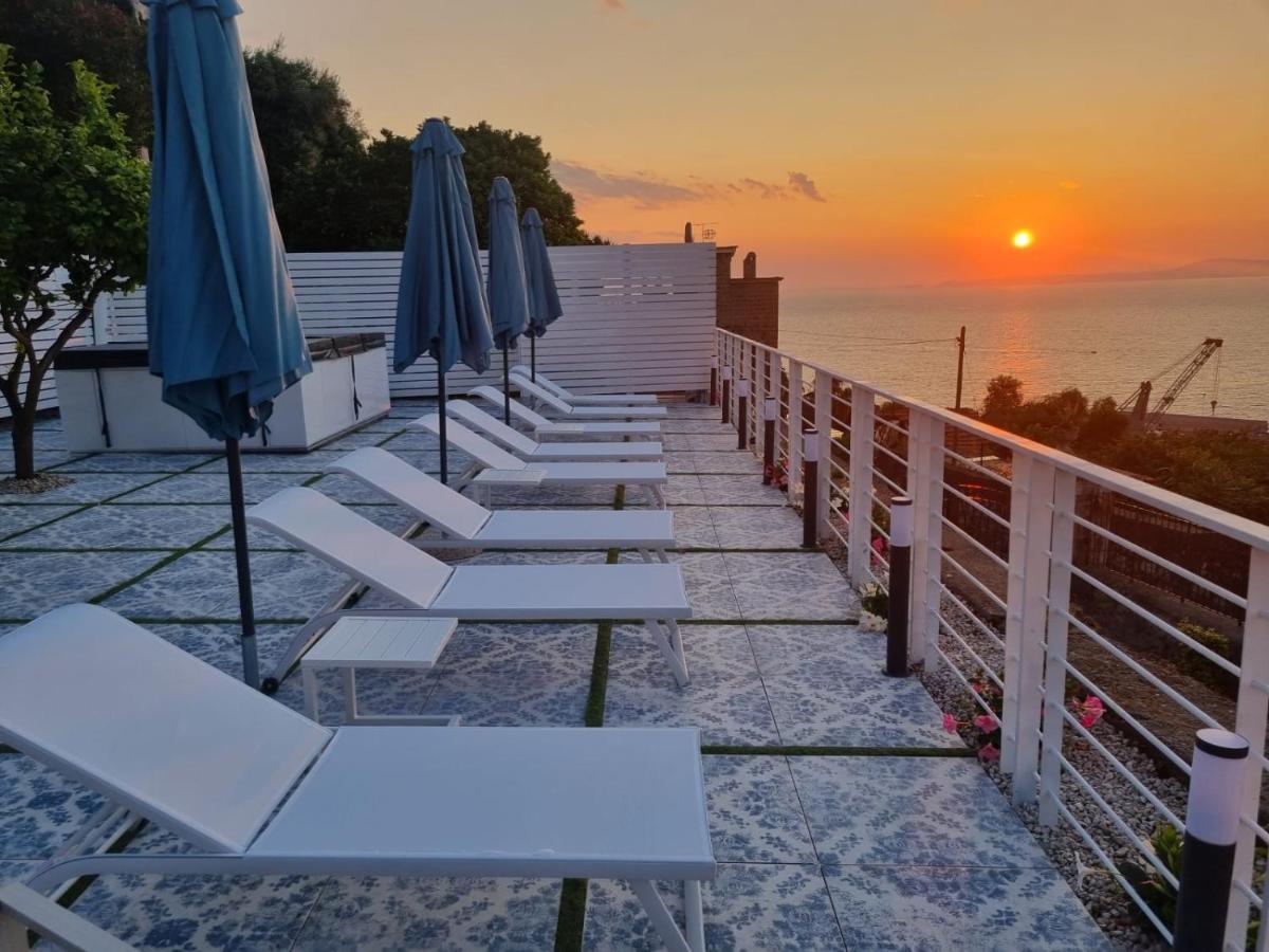 Relais Al Castello Bed and Breakfast Castellammare di Stabia Exteriör bild